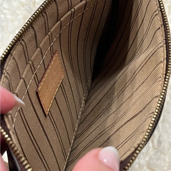 Louis Vuitton Monogram Pouchette - Picture 2 of 15